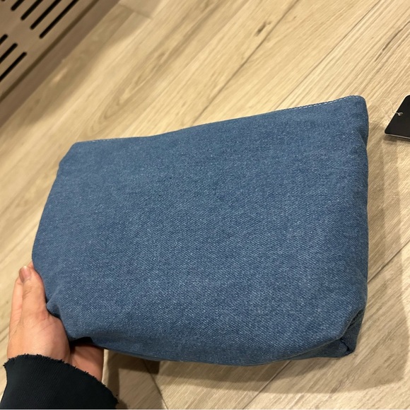 NWT True Religion Denim Blue Makeup Bag - Picture 6 of 8